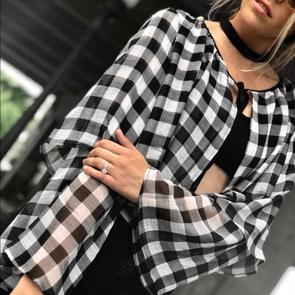 NWT 🆕 Checkered Capelet